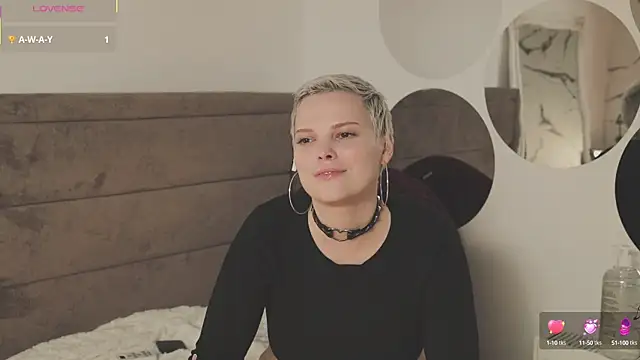 LikaBerry1 online show from 09/28/25, 07:08