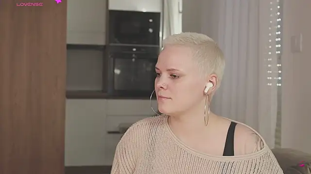 LikaBerry1 online show from 04/11/26, 01:48