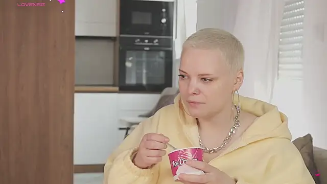 LikaBerry1 online show from 04/13/26, 04:12