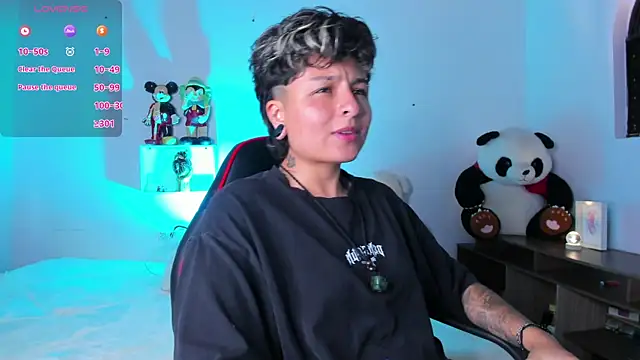 ZuryRamirez  online show from 05/23/26, 08:24