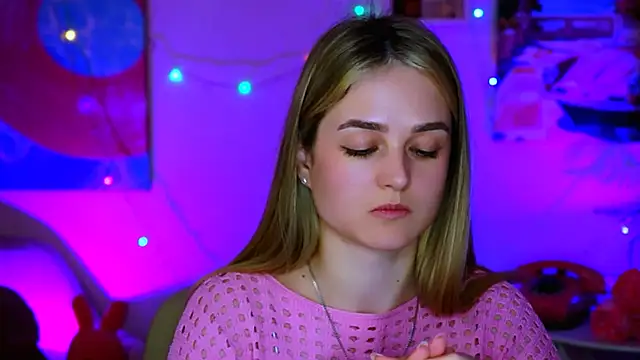 DeboraLarson online show from 03/21/25, 11:01