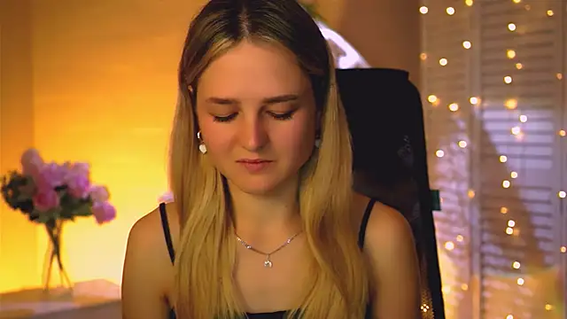 DeboraLarson online show from 10/13/25, 03:28