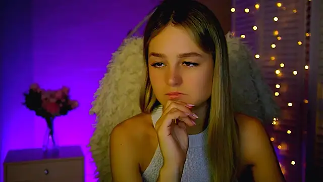 DeboraLarson online show from 11/30/25, 03:32