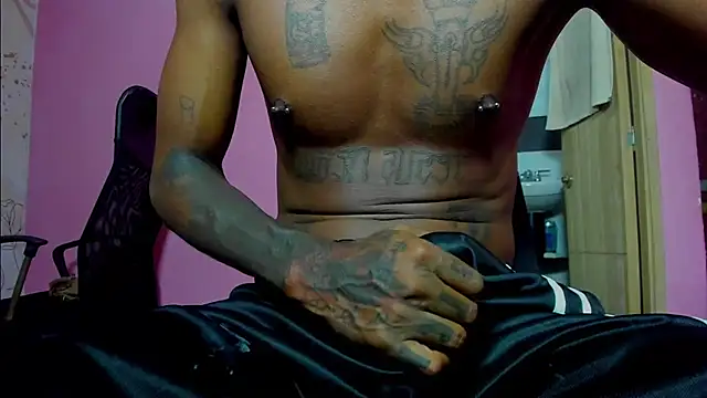 bigblackhotx1 online show from 03/18/26, 10:18