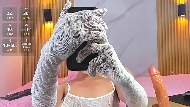 miss Ari online show from 12/24/24, 06:06