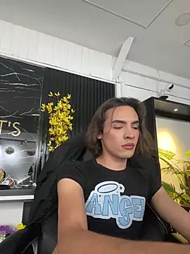 miss Ari online show from 03/13/25, 08:32