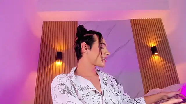 miss Ari online show from 03/18/25, 11:42