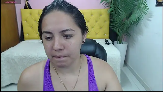 Snapshot of candiapole chatting on 01/10/25, 03:58 candiapole online show from 01/10/25, 03:58
