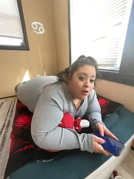 Snapshot of tillymarie34 chatting on 02/10/26, 04:44 tillymarie34 online show from 02/10/26, 04:44