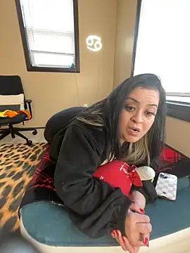 Snapshot of tillymarie34 chatting on 02/15/26, 10:06 tillymarie34 online show from 02/15/26, 10:06