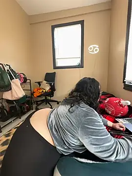 Snapshot of tillymarie34 chatting on 02/23/26, 06:05 tillymarie34 online show from 02/23/26, 06:05