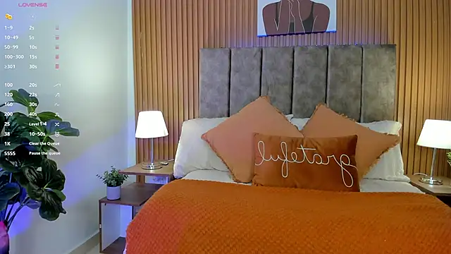 Snapshot of StacyWoods chatting on 10/25/25, 03:40 StacyWoods online show from 10/25/25, 03:40