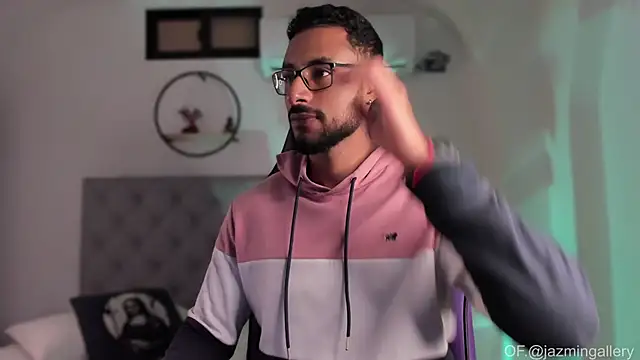 LiamGarcia1 online show from 01/05/25, 05:09