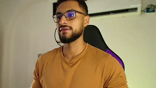 LiamGarcia1 online show from 01/13/25, 12:02