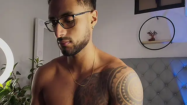 LiamGarcia1 online show from 01/16/25, 06:27