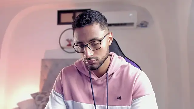 LiamGarcia1 online show from 01/19/25, 07:46