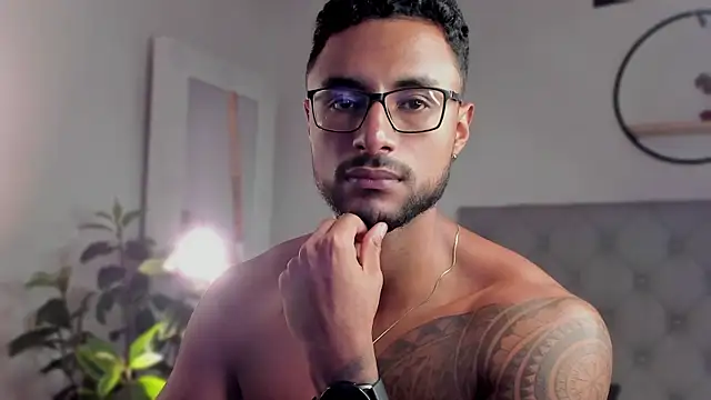 LiamGarcia1 online show from 02/01/25, 06:51