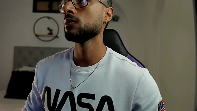 LiamGarcia1 online show from 02/03/25, 12:25