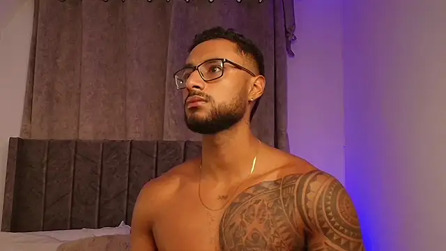 LiamGarcia1 online show from 02/08/25, 01:22