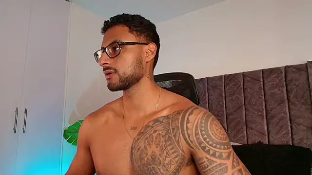 LiamGarcia1 online show from 10/02/25, 03:08