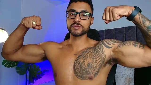 LiamGarcia1 online show from 11/05/25, 02:39