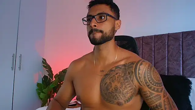 LiamGarcia1 online show from 12/02/25, 06:47