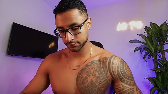 LiamGarcia1 online show from 12/18/25, 03:18