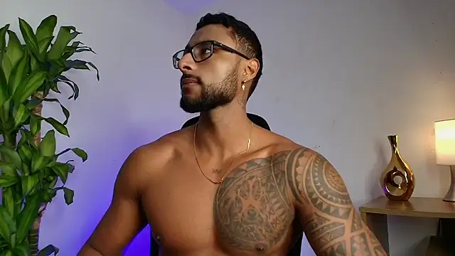 LiamGarcia1 online show from 02/02/26, 03:44