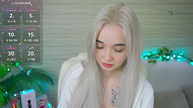 Snapshot of Ashley_S chatting on 03/18/25, 02:15 Ashley S online show from 03/18/25, 02:15