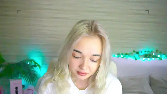 Snapshot of Ashley_S chatting on 09/24/25, 10:13 Ashley S online show from 09/24/25, 10:13