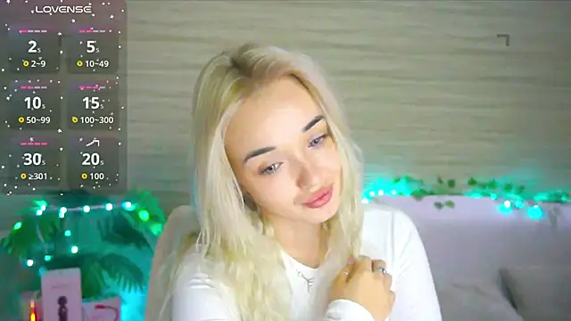 Snapshot of Ashley_S chatting on 09/28/25, 10:04 Ashley S online show from 09/28/25, 10:04