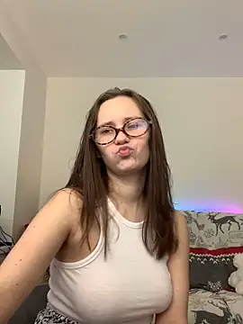 Snapshot of HotCaramellsTV chatting on 12/05/24, 09:06 HotCaramellsTV online show from 12/05/24, 09:06