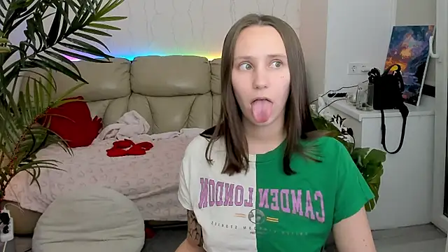 Snapshot of HotCaramellsTV chatting on 03/02/25, 03:59 HotCaramellsTV online show from 03/02/25, 03:59