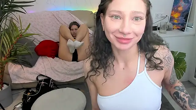 Snapshot of HotCaramellsTV chatting on 03/18/25, 12:36 HotCaramellsTV online show from 03/18/25, 12:36