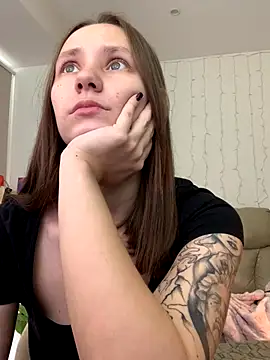 Snapshot of HotCaramellsTV chatting on 09/17/25, 08:49 HotCaramellsTV online show from 09/17/25, 08:49