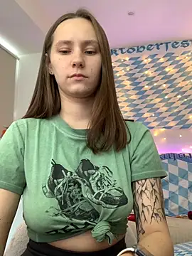 Snapshot of HotCaramellsTV chatting on 10/03/25, 09:39 HotCaramellsTV online show from 10/03/25, 09:39