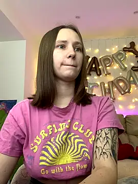 Snapshot of HotCaramellsTV chatting on 10/12/25, 10:47 HotCaramellsTV online show from 10/12/25, 10:47