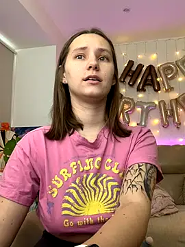 Snapshot of HotCaramellsTV chatting on 10/16/25, 08:15 HotCaramellsTV online show from 10/16/25, 08:15