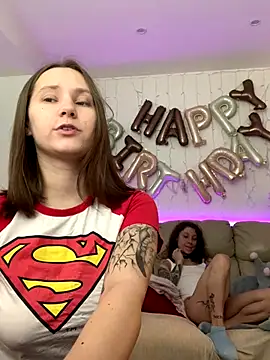 Snapshot of HotCaramellsTV chatting on 10/19/25, 10:49 HotCaramellsTV online show from 10/19/25, 10:49