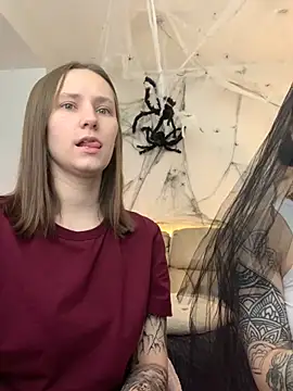 Snapshot of HotCaramellsTV chatting on 10/31/25, 07:31 HotCaramellsTV online show from 10/31/25, 07:31