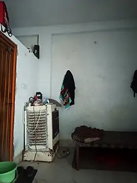 Snapshot of pintuS40 chatting on 10/16/25, 01:39 pintuS40 online show from 10/16/25, 01:39