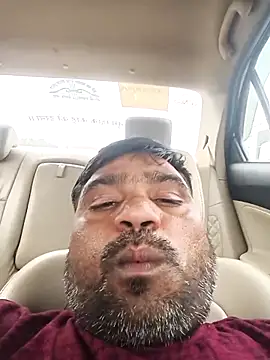 Snapshot of pintuS40 chatting on 10/27/25, 03:32 pintuS40 online show from 10/27/25, 03:32