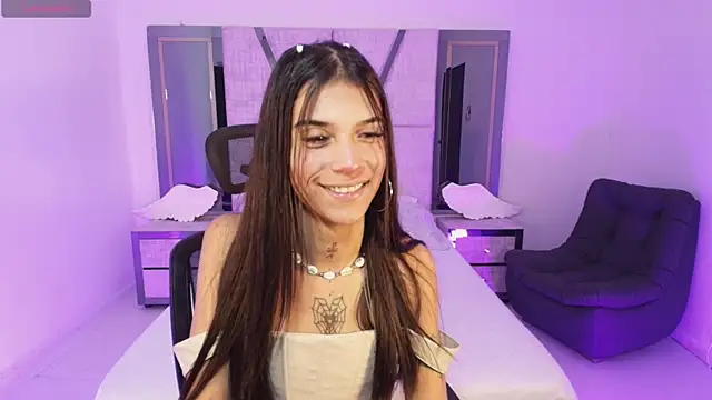 Snapshot of CoralRigan chatting on 01/07/25, 08:24 CoralRigan online show from 01/07/25, 08:24