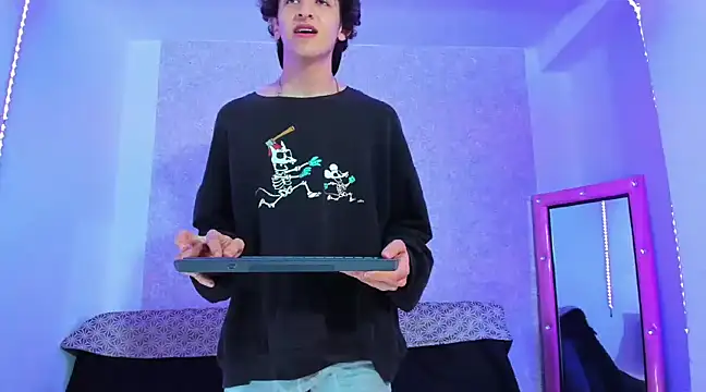 Snapshot of Kerverr_ chatting on 03/19/25, 03:20 Kerverr online show from 03/19/25, 03:20