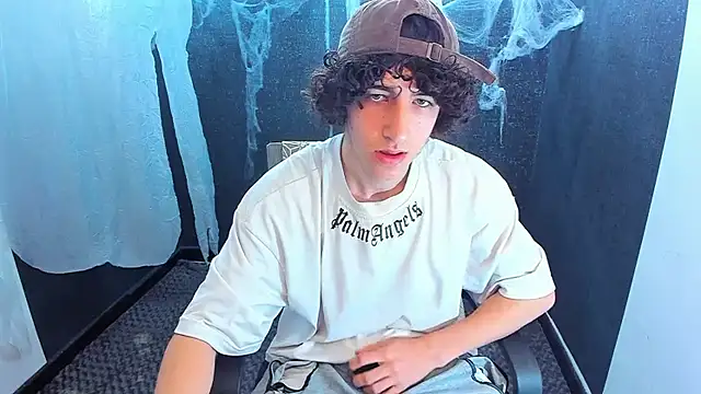 Snapshot of Kerverr_ chatting on 10/30/25, 01:34 Kerverr online show from 10/30/25, 01:34