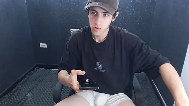 Snapshot of Kerverr_ chatting on 11/14/25, 07:45 Kerverr online show from 11/14/25, 07:45