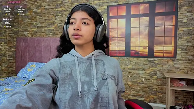 Snapshot of viktorya_xue chatting on 10/20/25, 11:21 viktorya xue online show from 10/20/25, 11:21