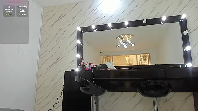 ElisabethMassey online show from 12/17/25, 03:29