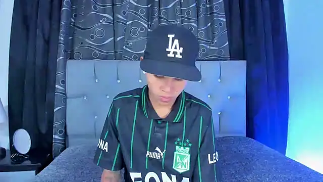 Snapshot of nova_sex01 chatting on 01/15/25, 04:15 nova sex01 online show from 01/15/25, 04:15