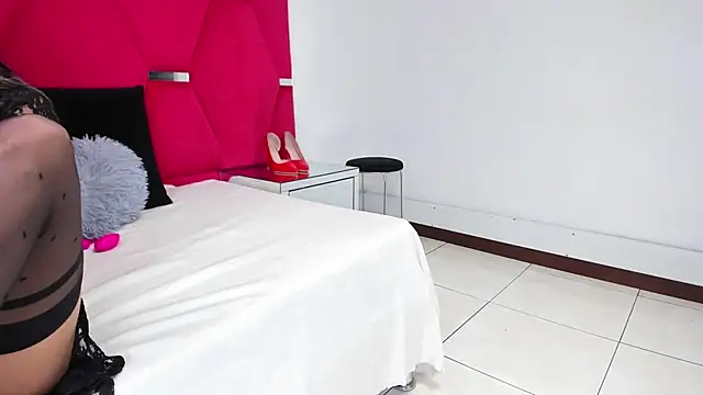 AmiraDulcee online show from 09/25/25, 02:32